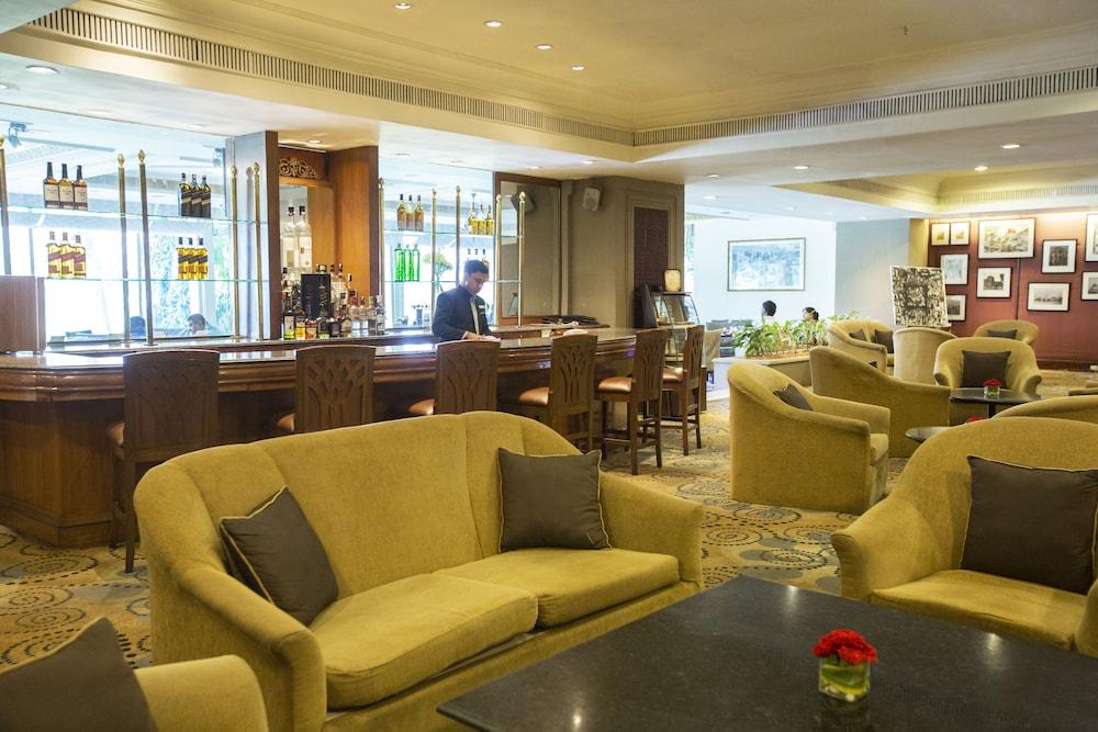 Taj Banjara Hotel Hyderabad Exterior foto The bar at the Imperial Hotel