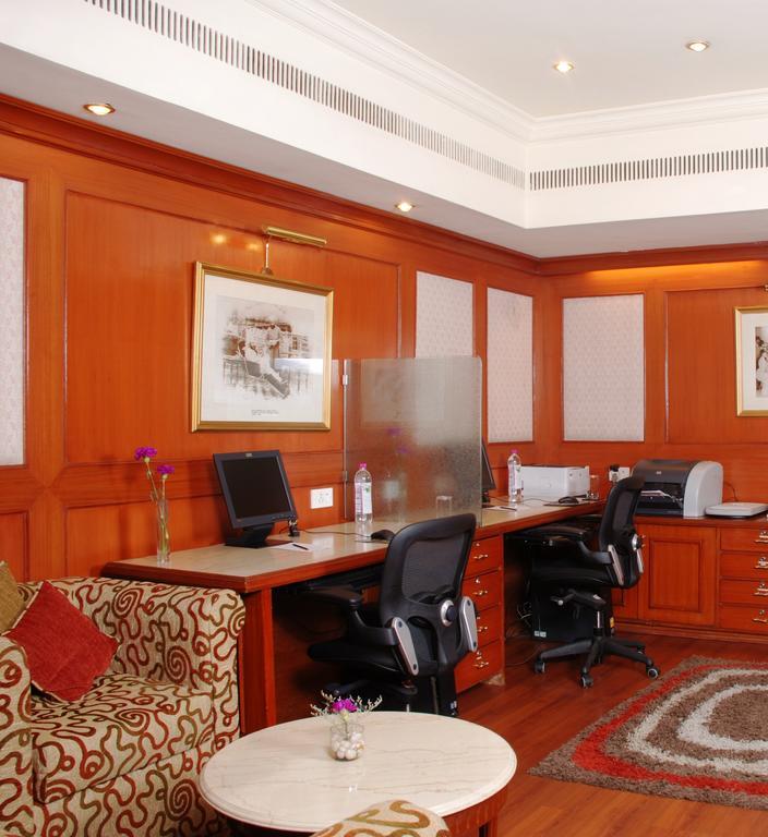 Taj Banjara Hotel Hyderabad Exterior foto Business Center