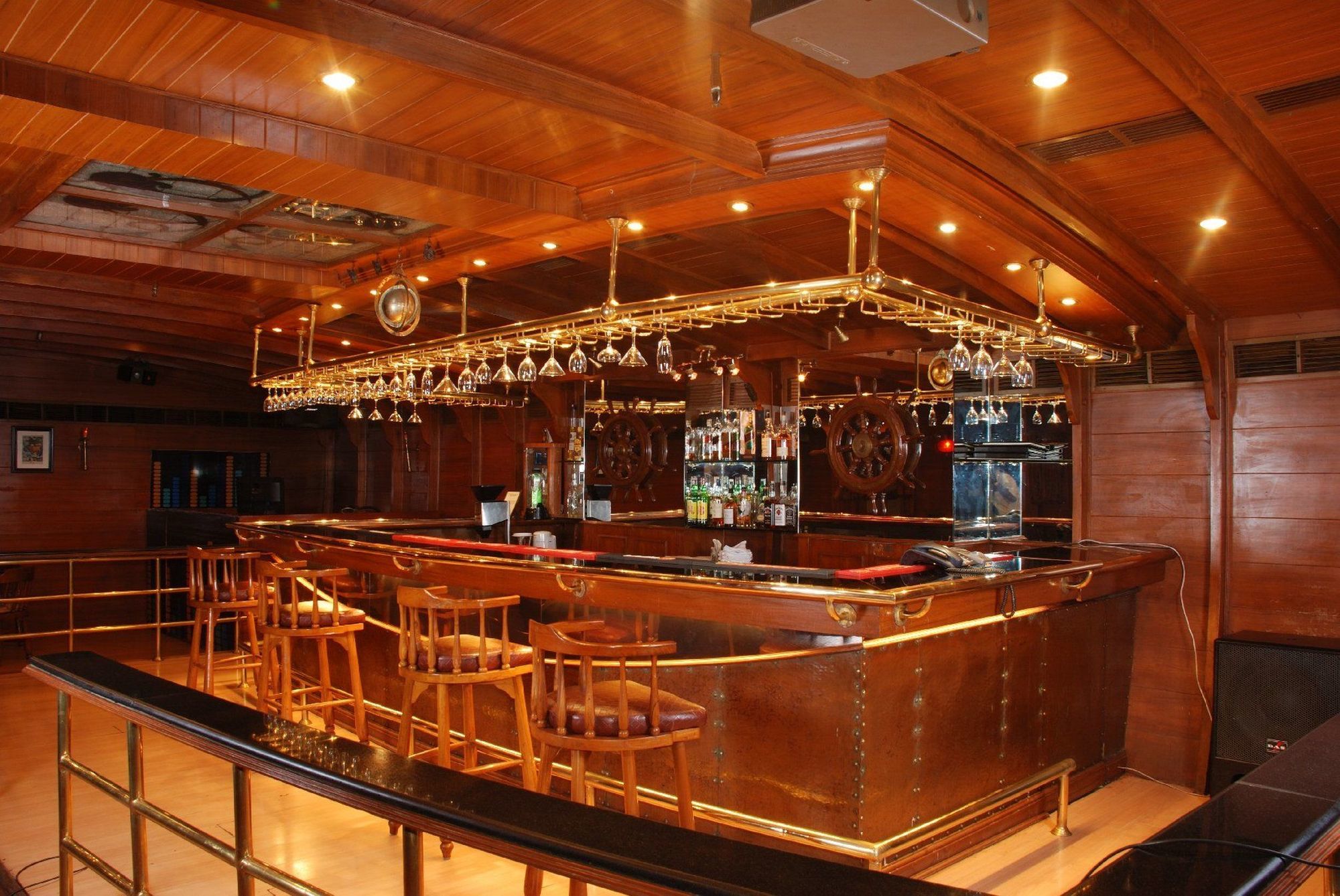 Taj Banjara Hotel Hyderabad Restaurant foto The bar on board the Calypso