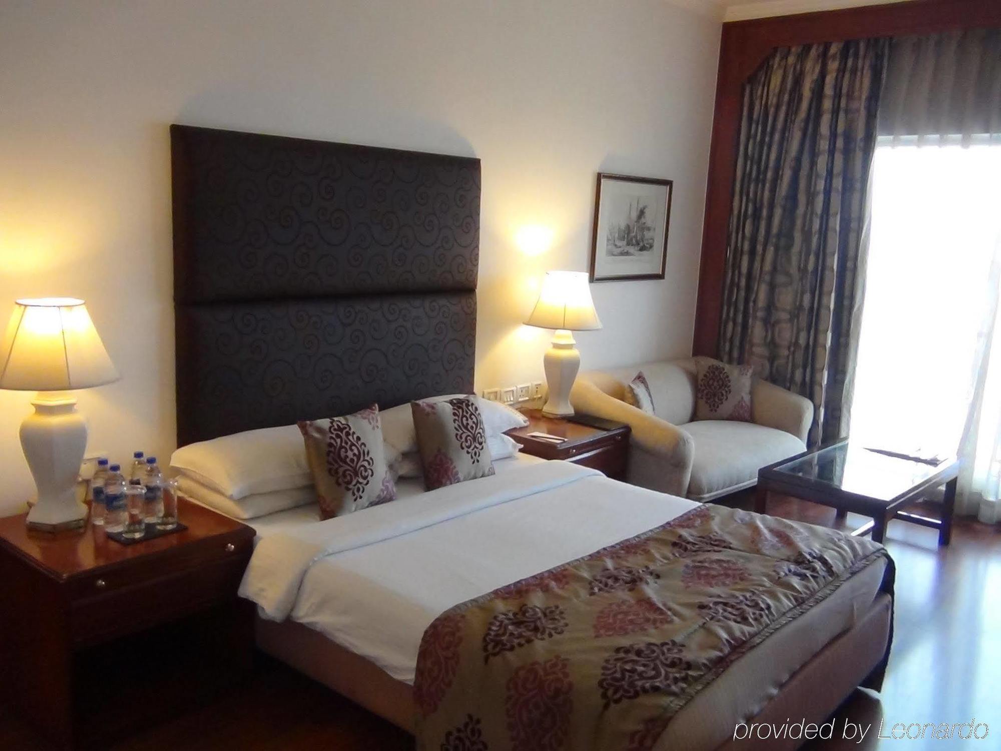 Taj Banjara Hotel Hyderabad Exterior foto A room at the Taj Bengal