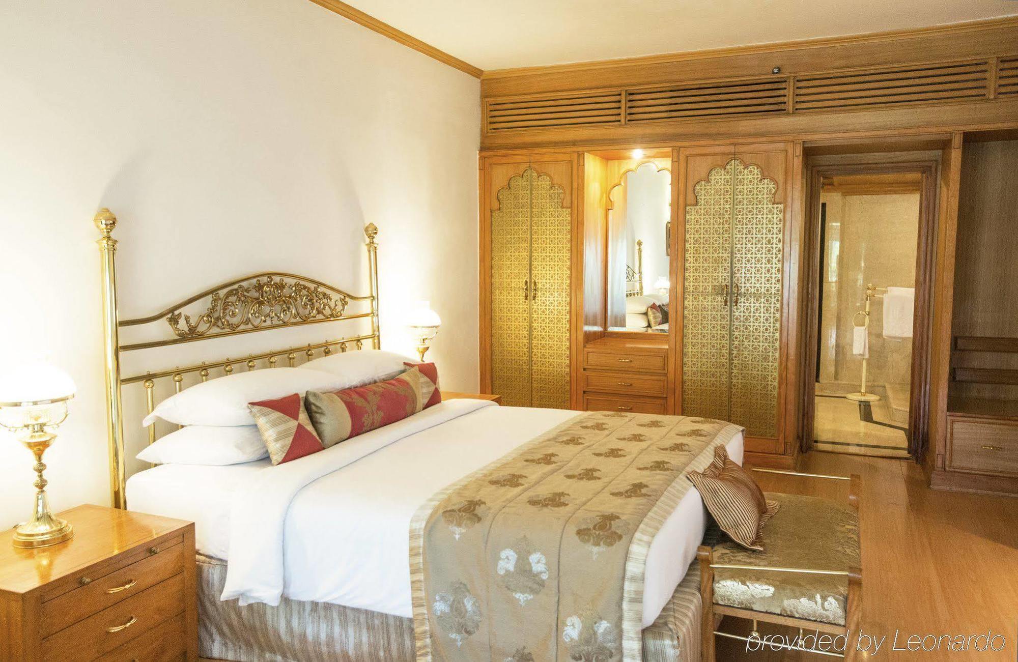 Taj Banjara Hotel Hyderabad Exterior foto A bedroom at the Taj Mahal Palace